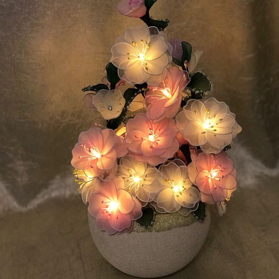 Букет светильник из изолона в шляпной коробке