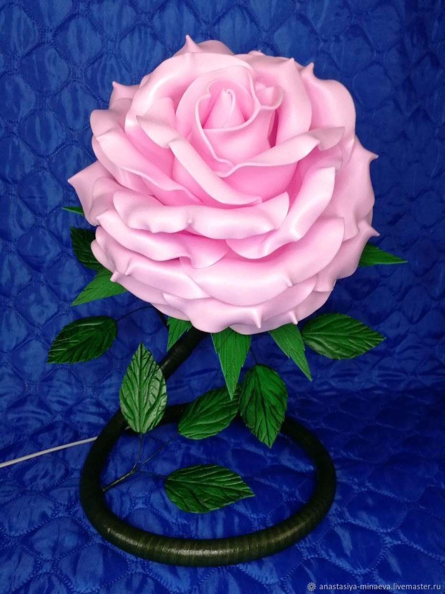 Светильник из розочек