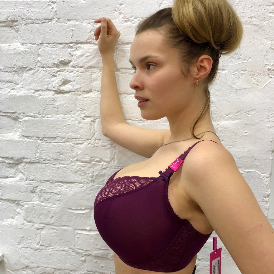 Памела Андерсон грудь