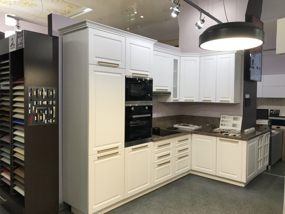 Кухни золотистого цвета