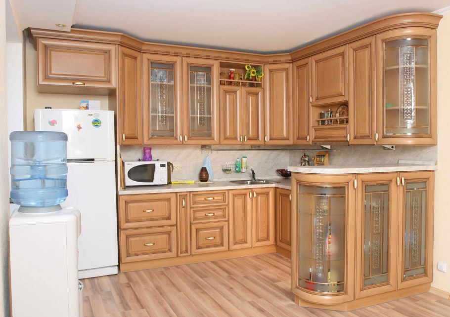 Красная стильная мебель