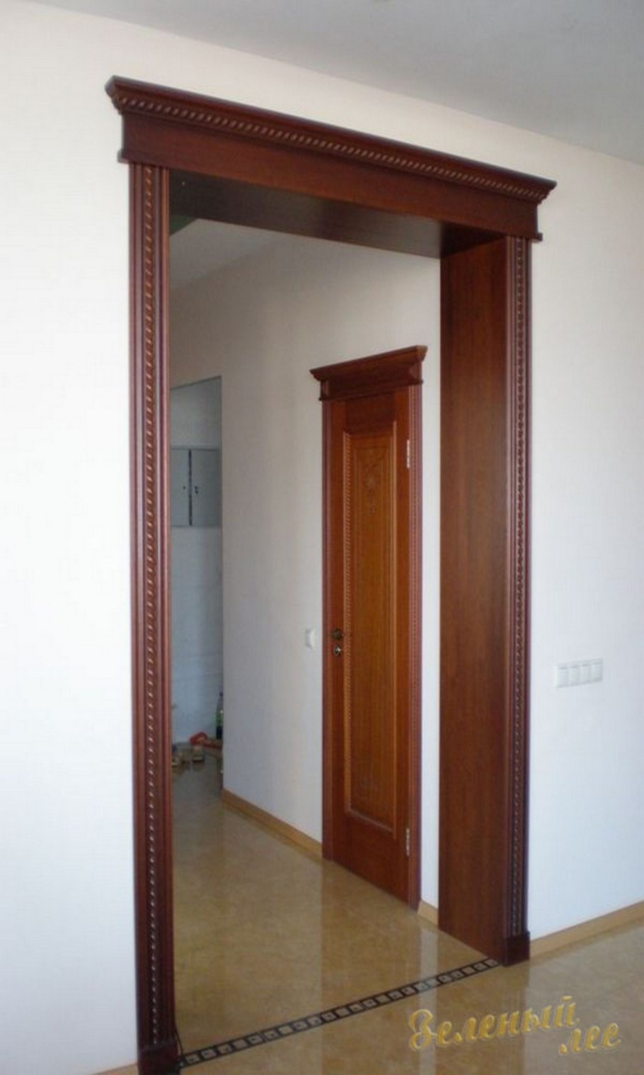 Дверной проем из дерева