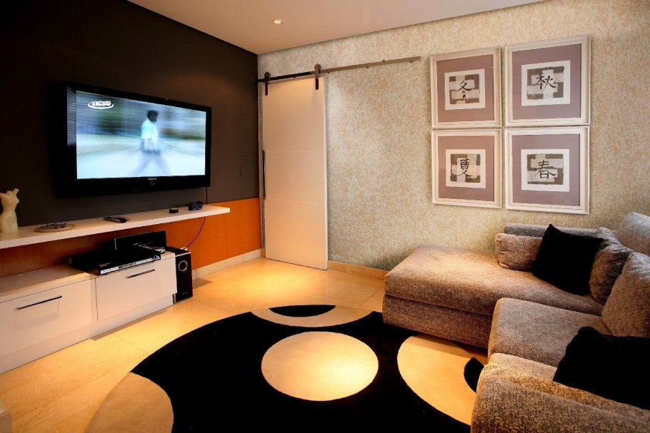 Жидкие обои в интерьере гостиной