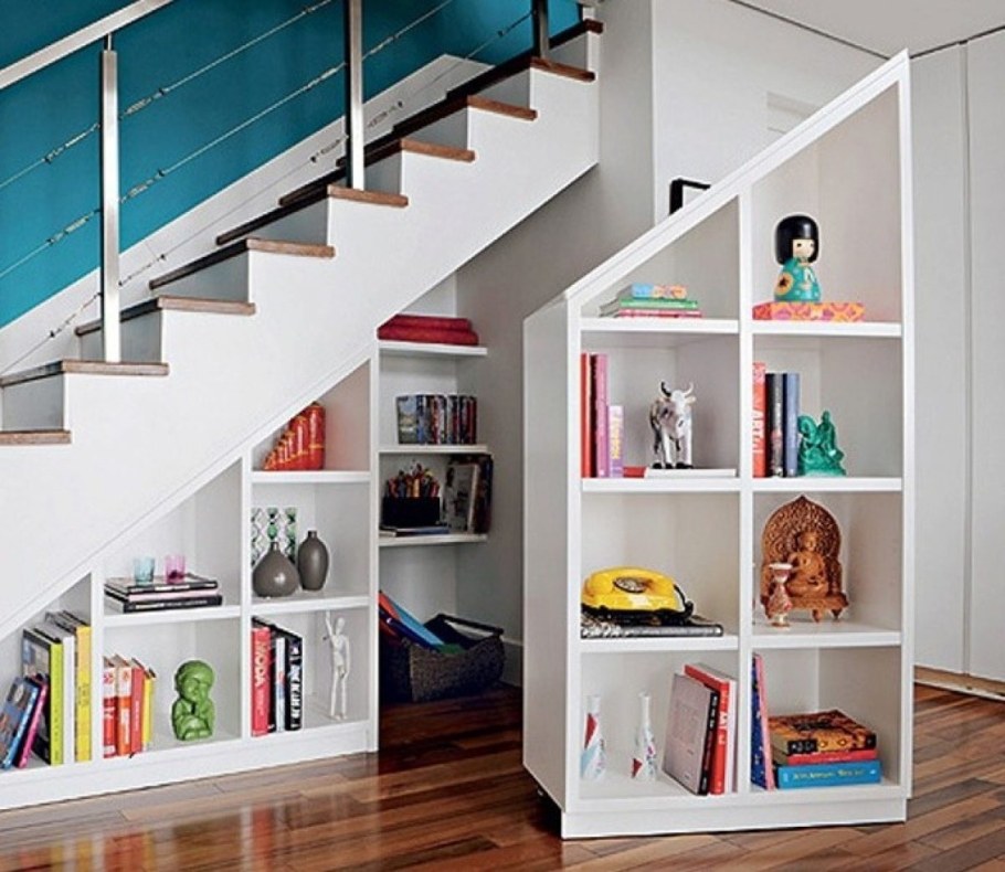 Шкафчики под лестницей