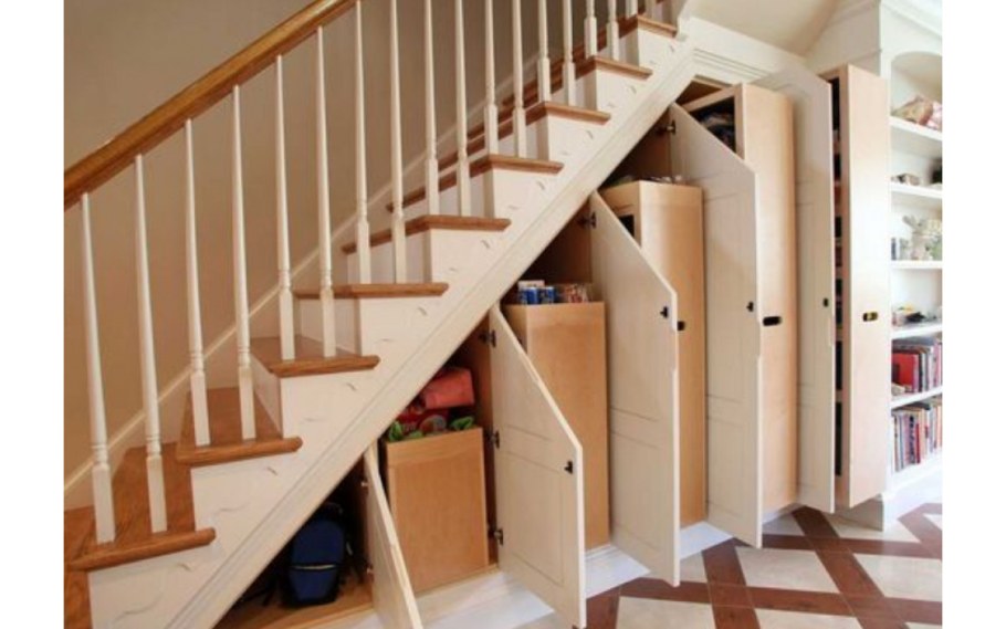 Шкаф под лестницей