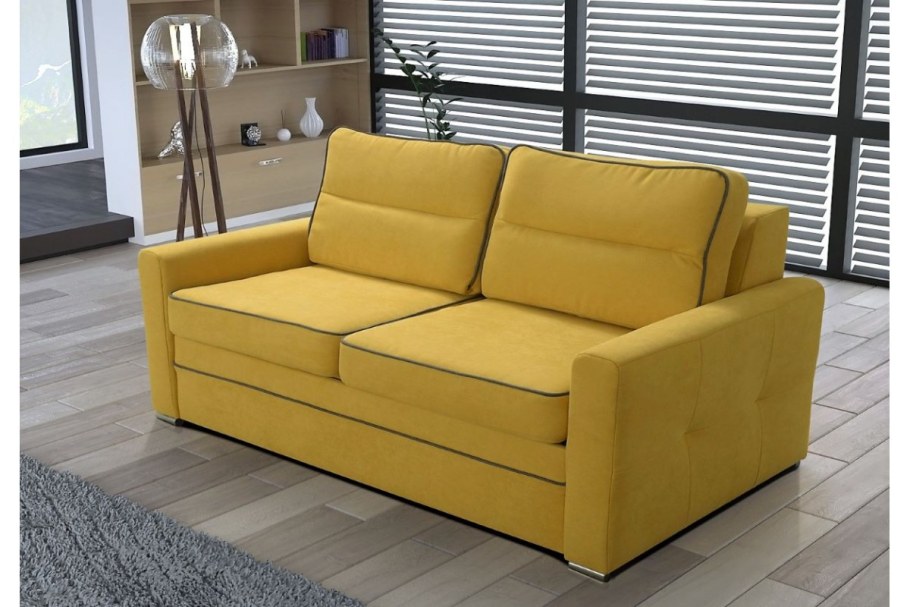 Столики в гостиную рядом с диваном