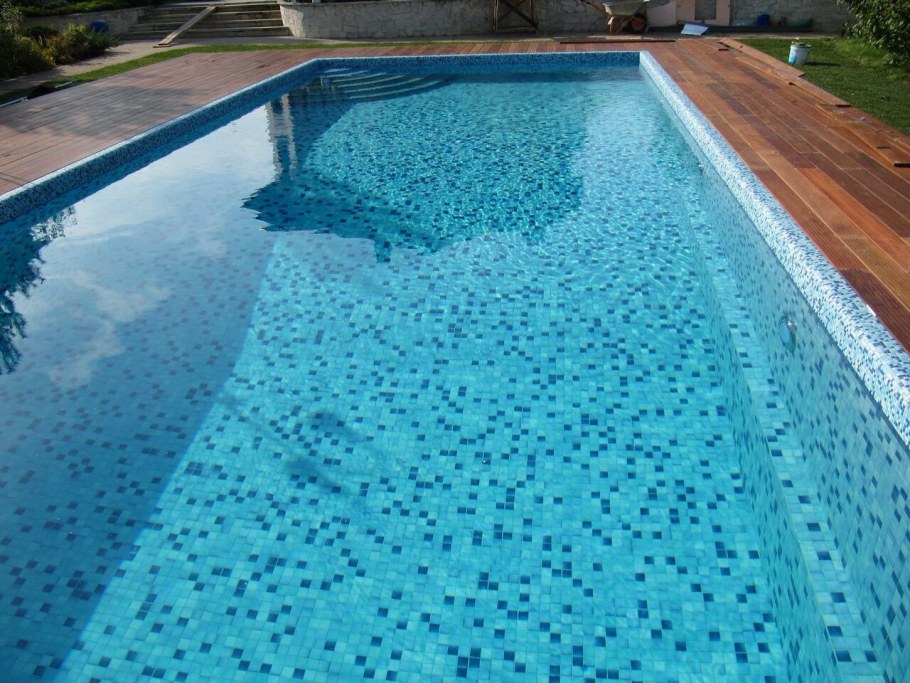 Скиммерный бассейн на улице