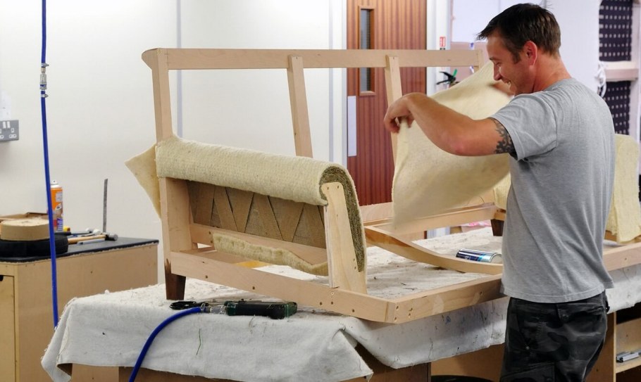 Обшивка дивана