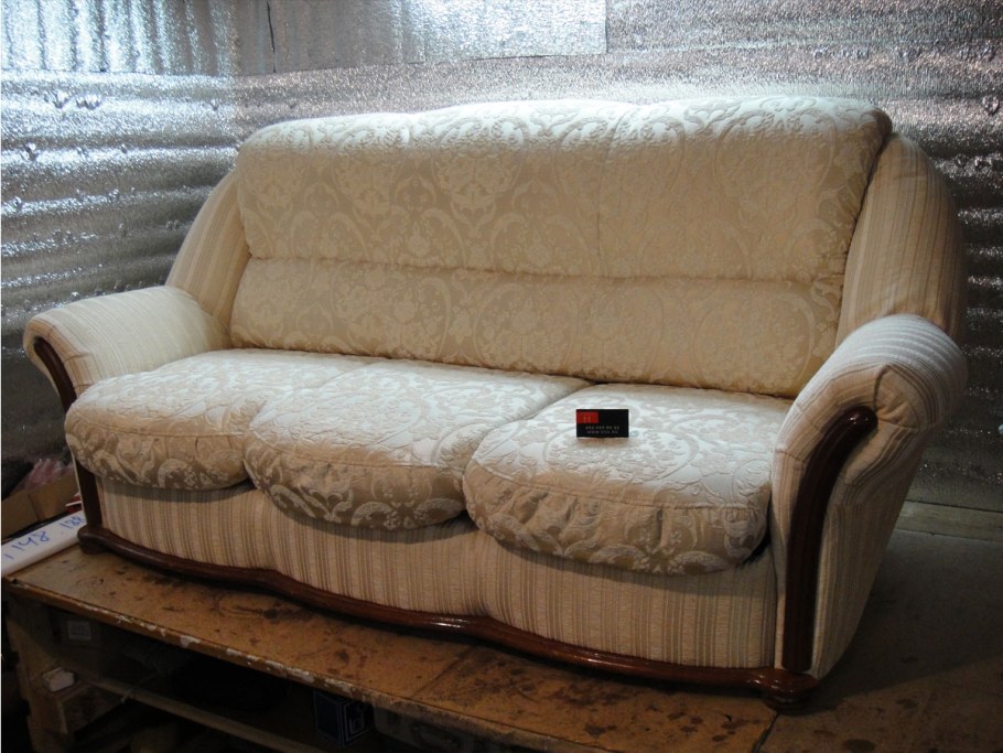 Старый диван
