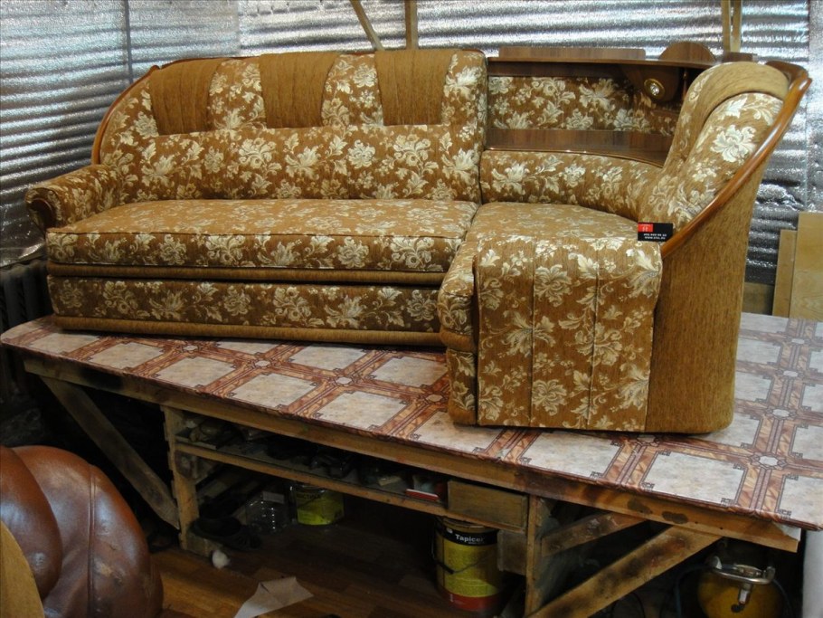 Перетянуть диван и кресла