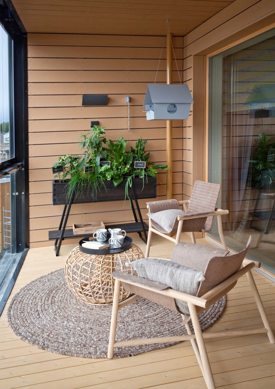Интерьер балкона на даче