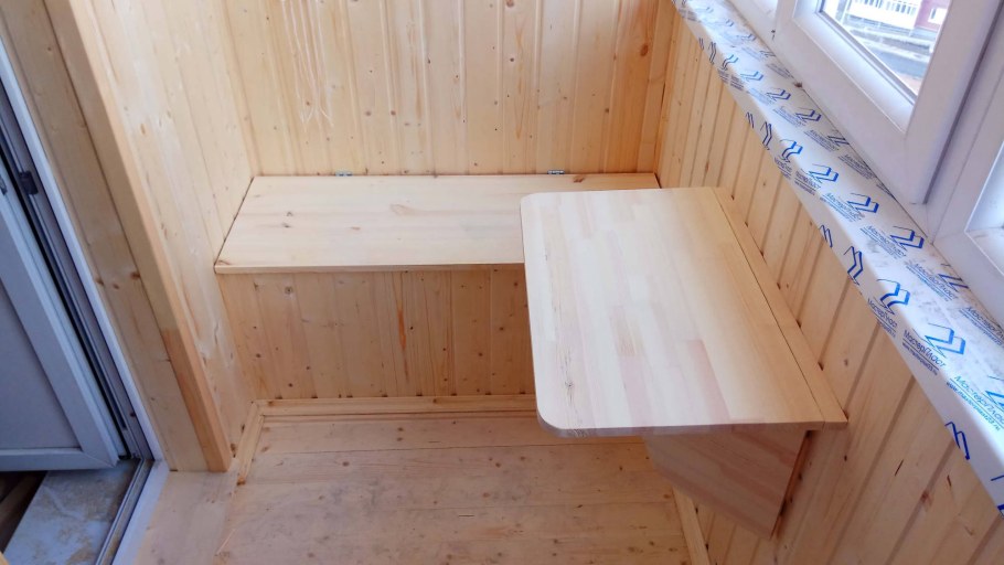 Потолок на балконе