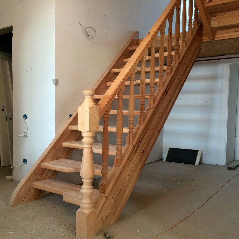 Лестница деревянная обычная