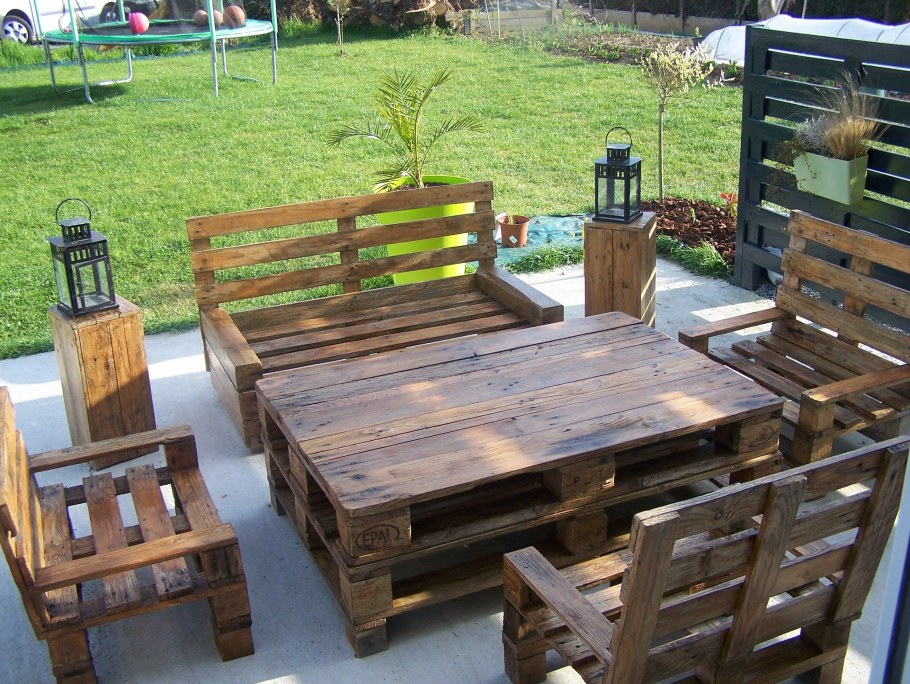 Стол в беседку из поддонов