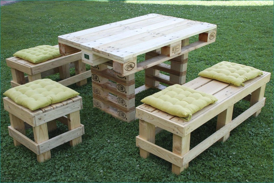 Стол из поддонов