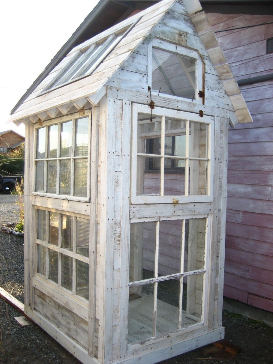 Теплица из старых окон