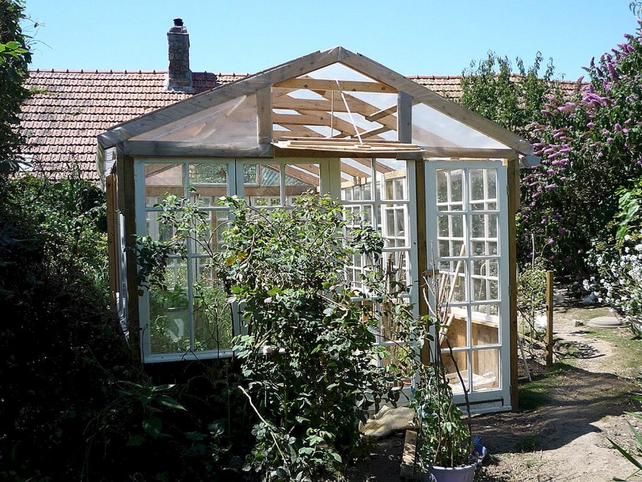 Теплица из старых пластиковых окон