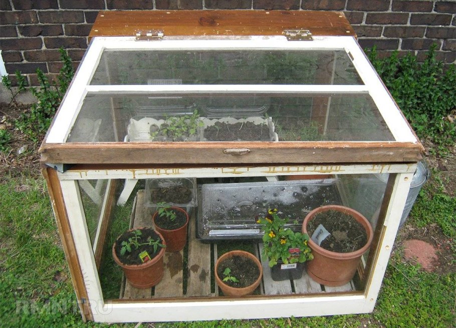 Мини парник из старых окон