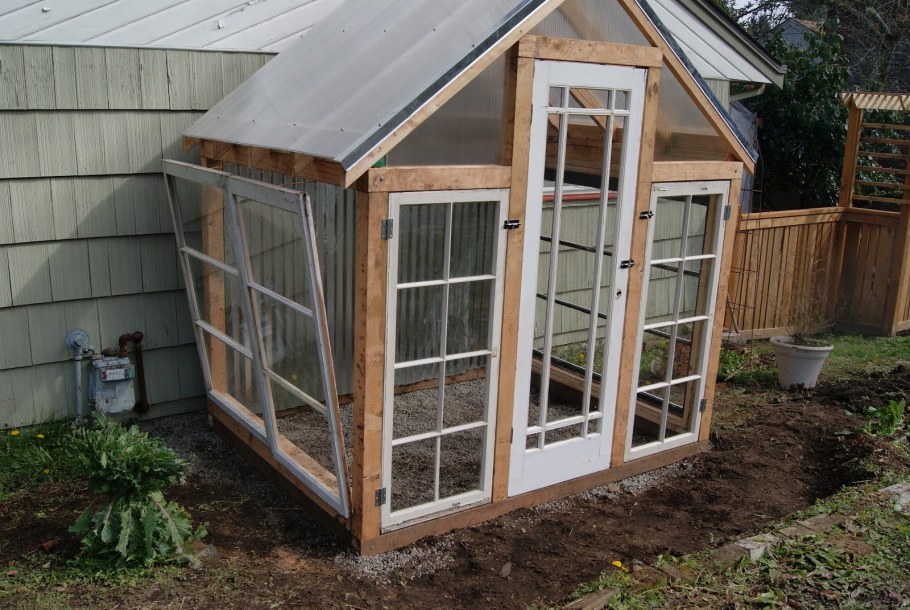 Парник из оконных рам