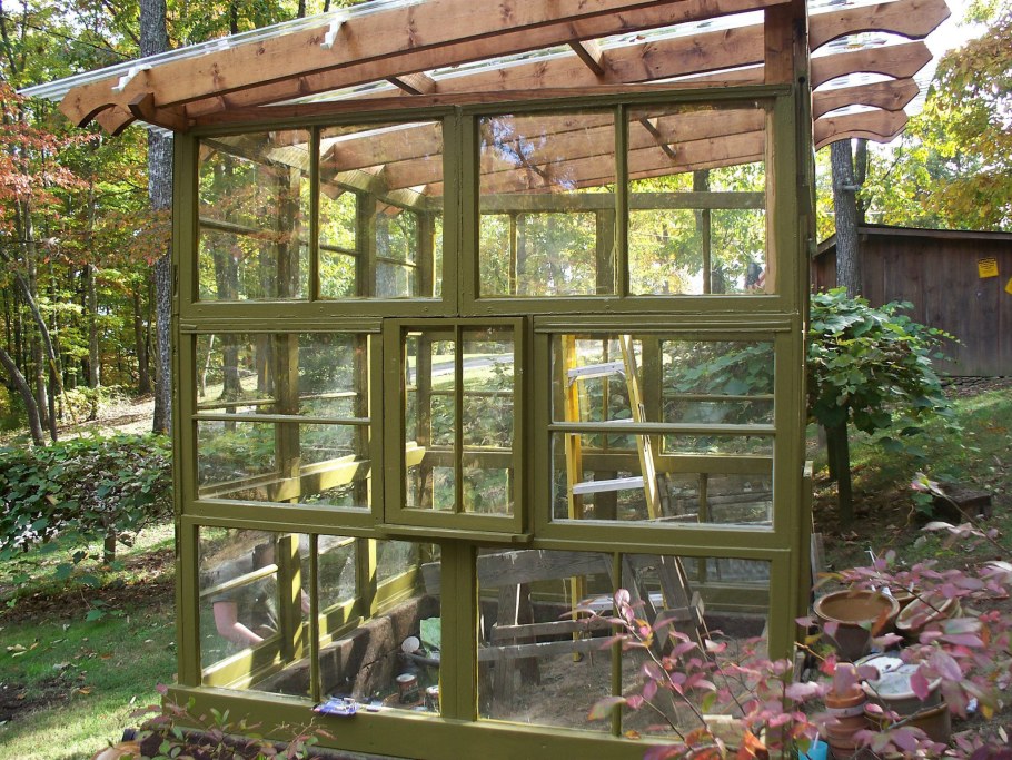Беседка из старых окон