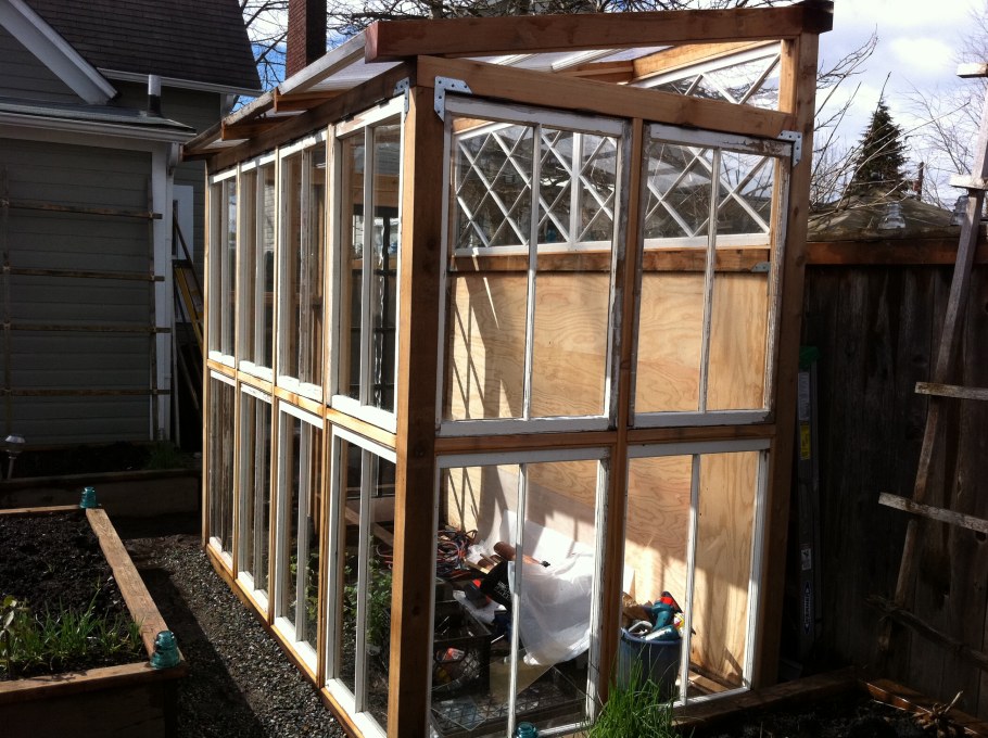Парник из оконных рам