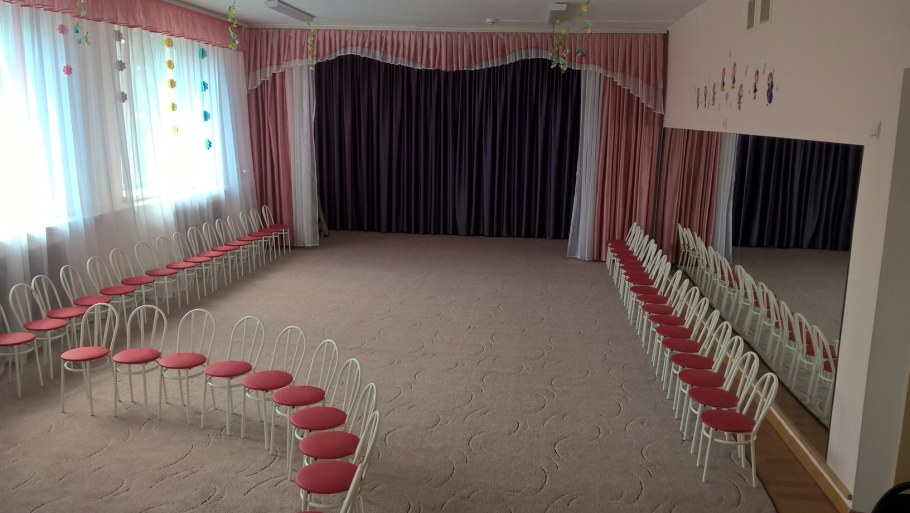 Стулья в музыкальный зал