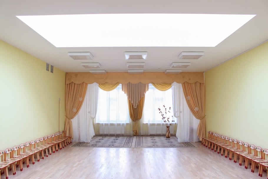 Украшение стен музыкального зала в ДОУ