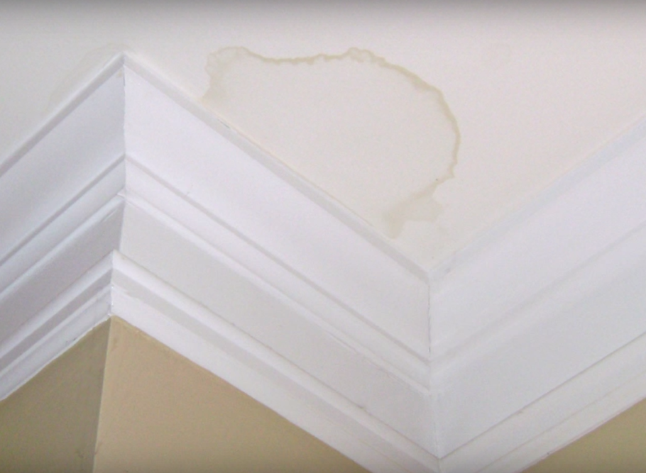 Пятна на потолке