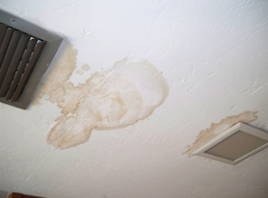 Пятна на потолке