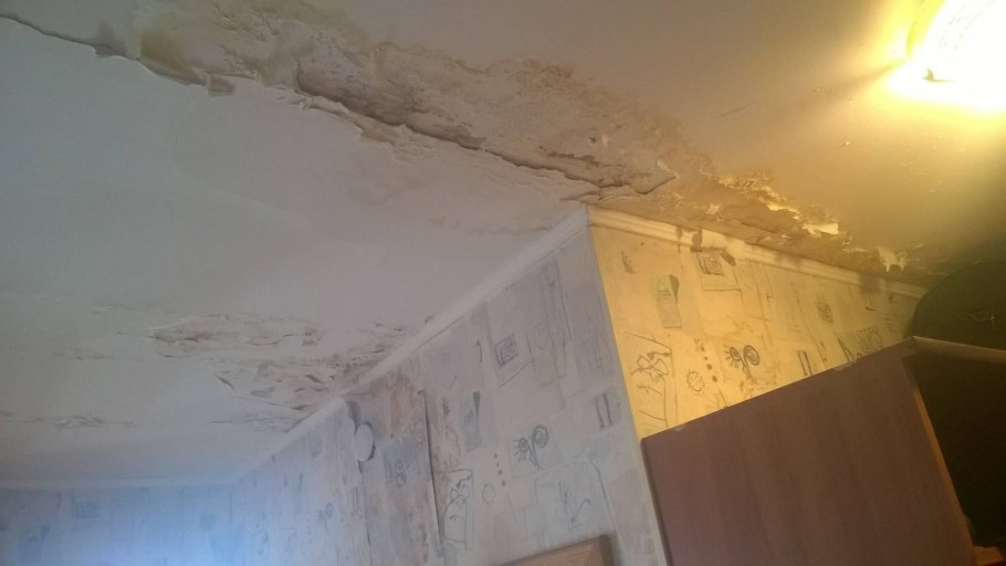 Потолок после затопления