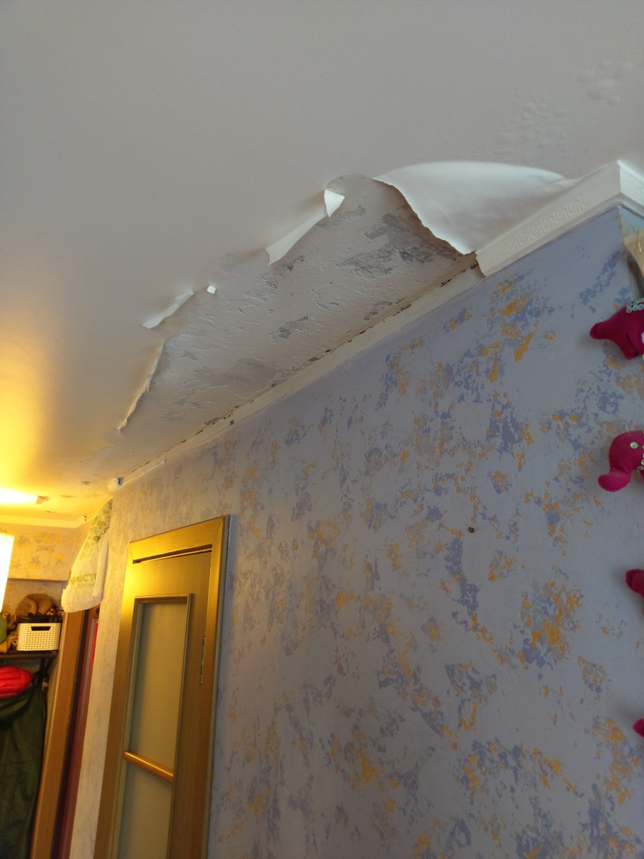 Плохо покрашенный потолок