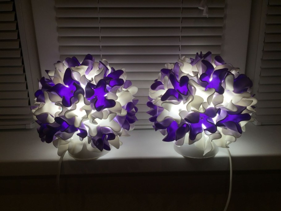 Светильник из изолона на плафоне