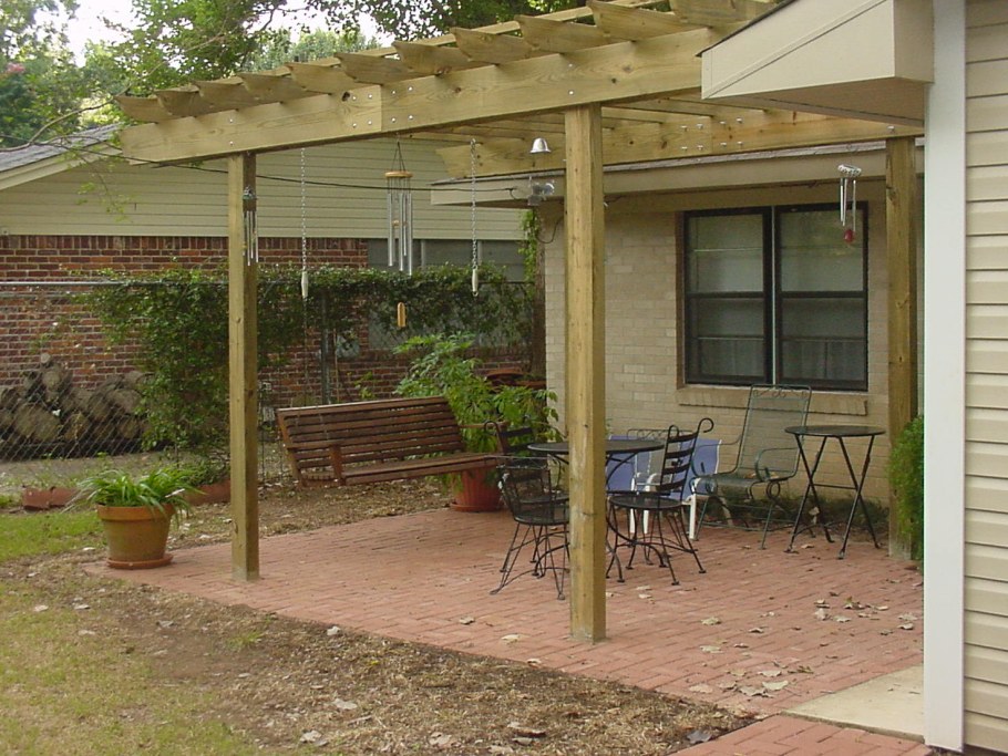 Навес к домику на даче