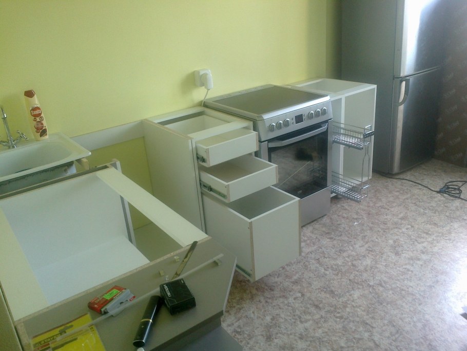 Кухонный гарнитур установленный