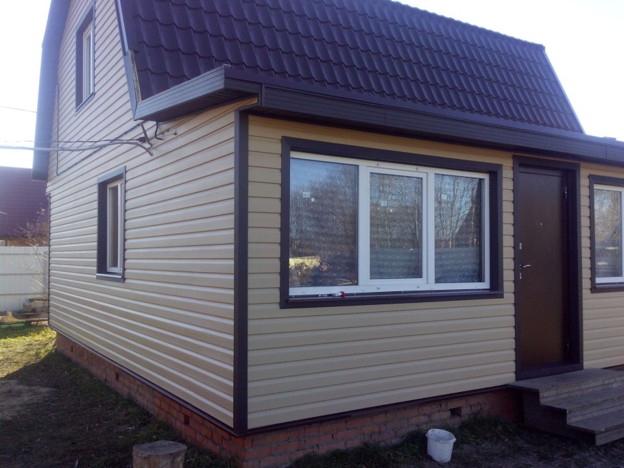 Дачный домик отделанный сайдингом