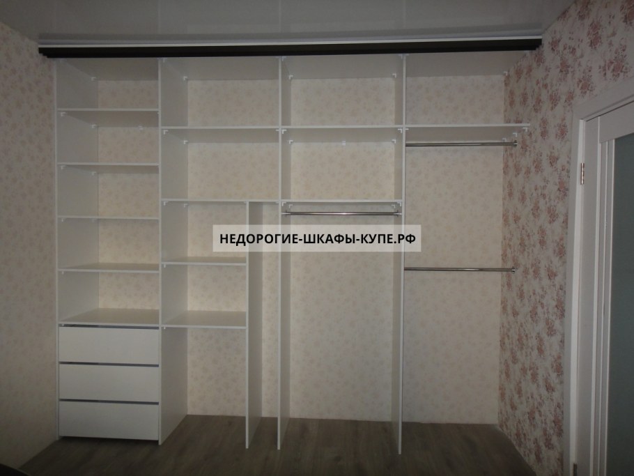 Шкаф купе встроенный в стену внутри