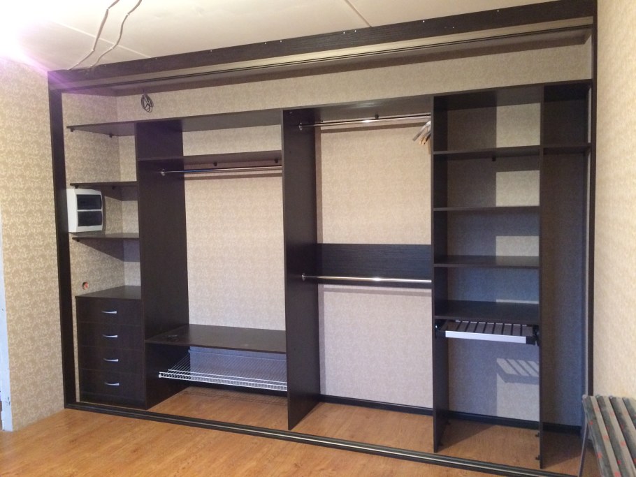 Встроенный шкаф купе в зал
