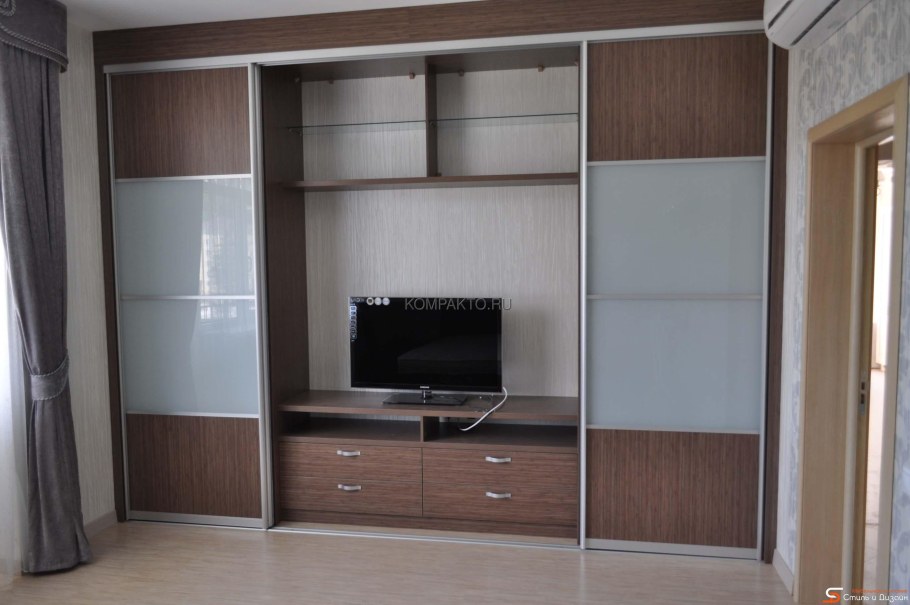 Шкаф с нишей под телевизор