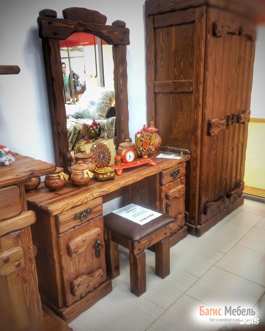 Трюмо из массива дерева