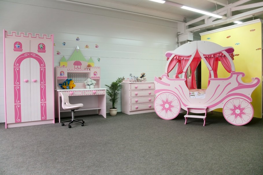 Комната для девочки с каретой