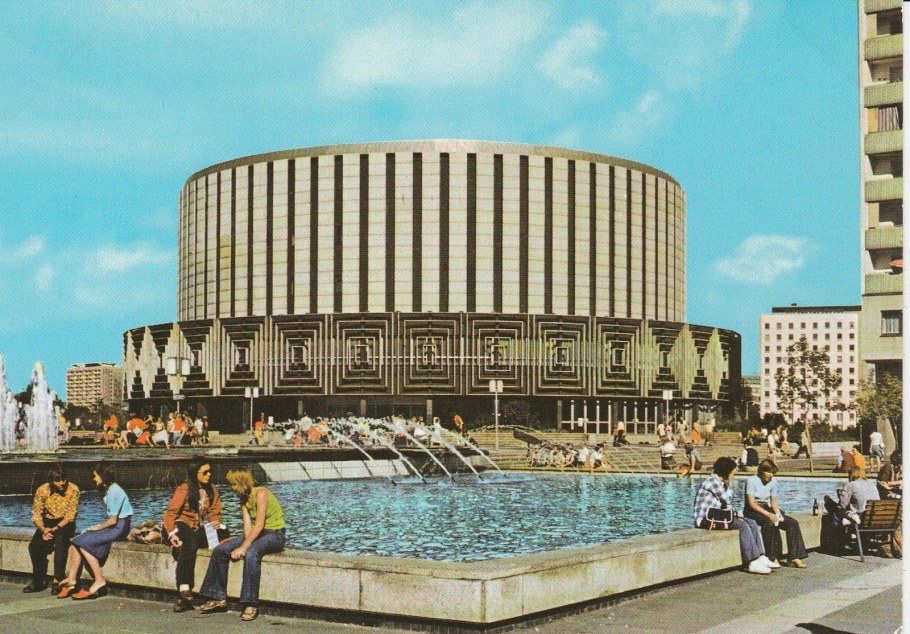 Аллея Карла Маркса в Берлине