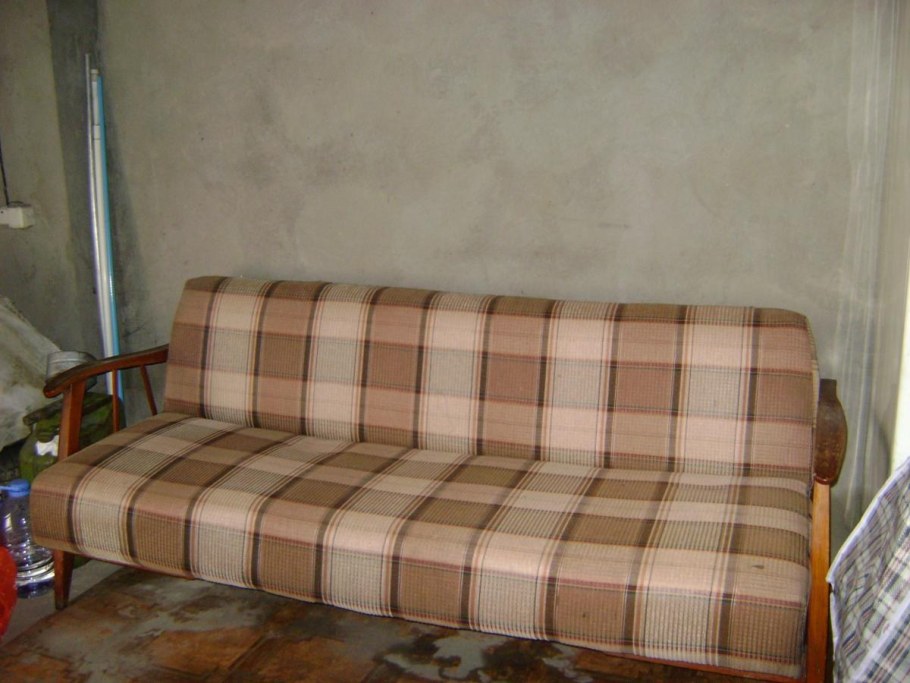 Старый диван