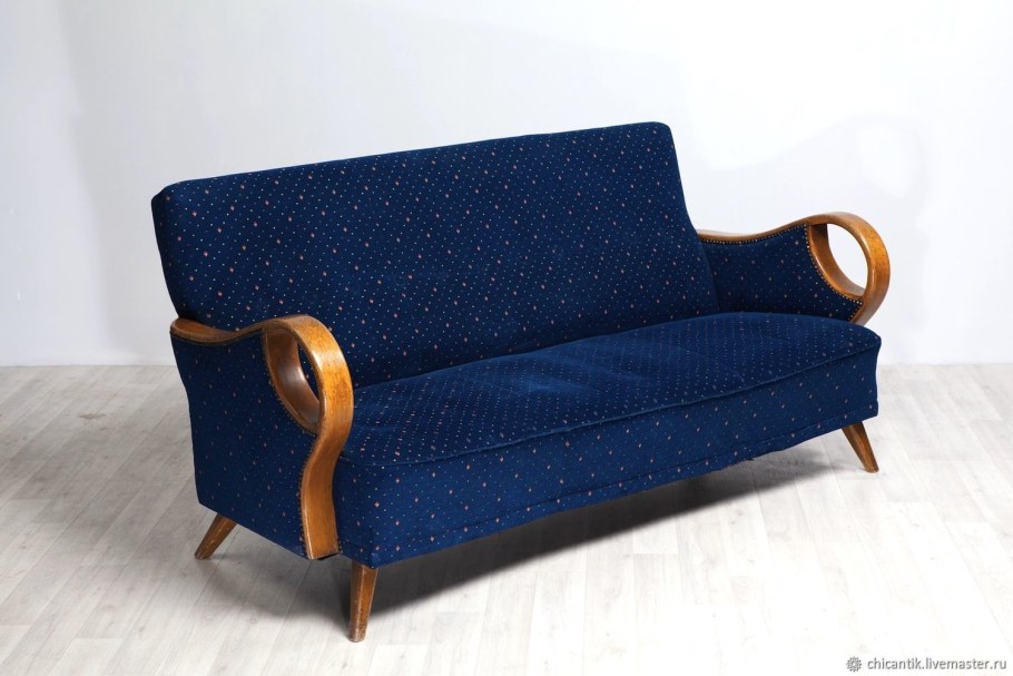 Старый диван