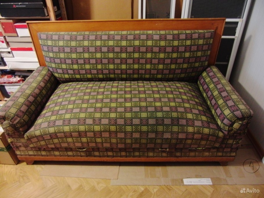 Старый диван