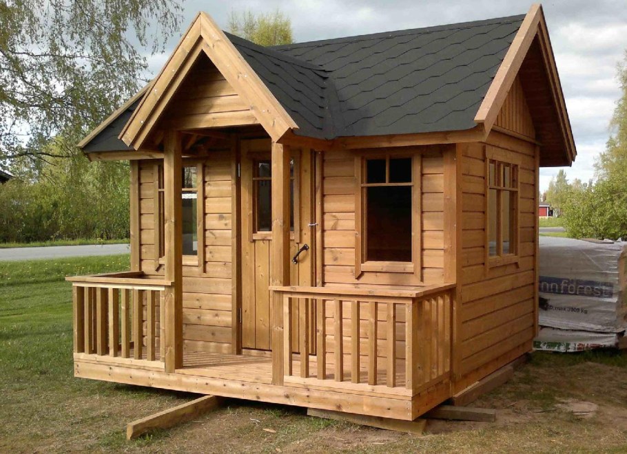 Детский деревянный домик