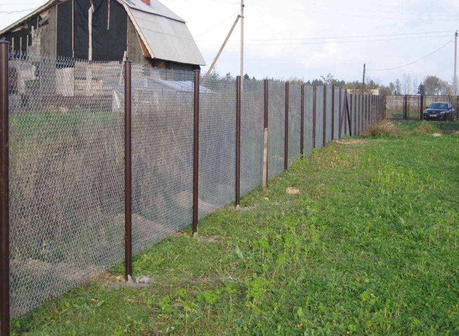 Ограждение из сетки рабицы