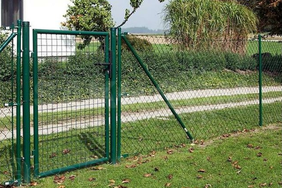 Красивый забор из рабицы