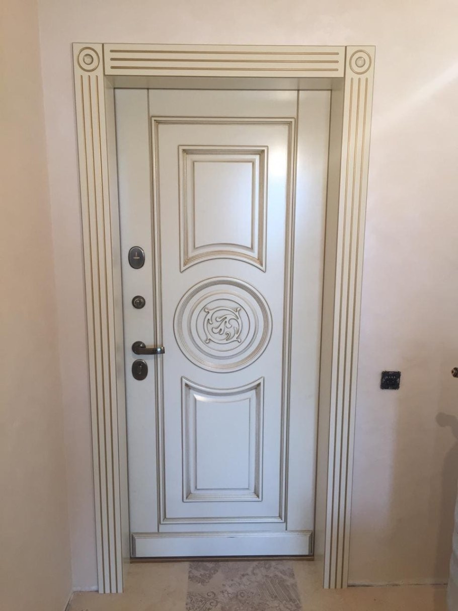 Наличники для входной двери изнутри