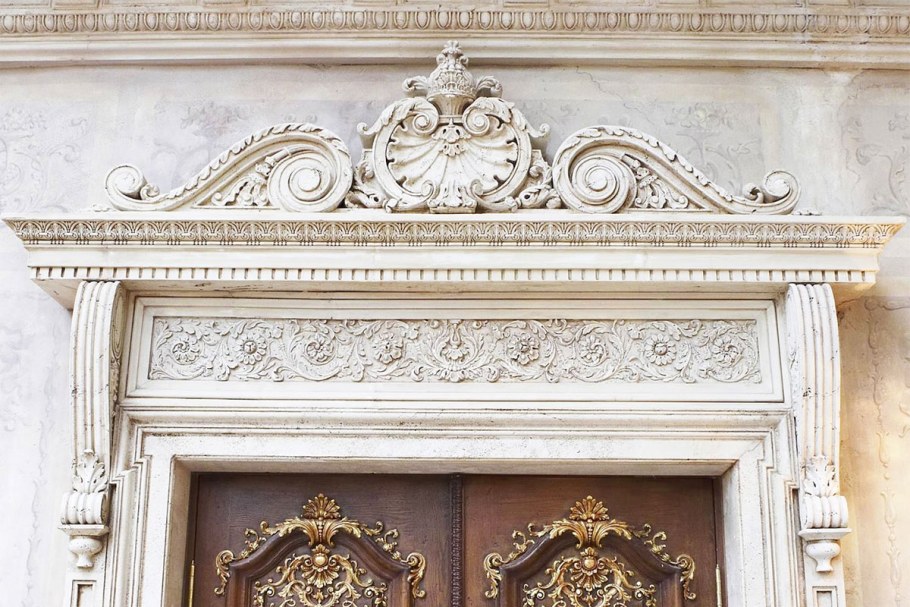 Десюдепорт классицизм