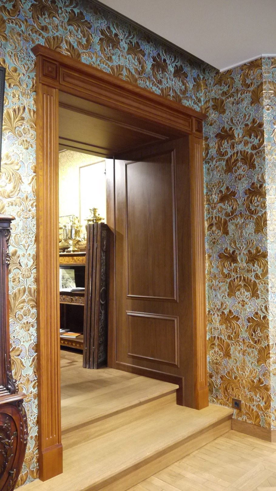 Отделка проема деревом